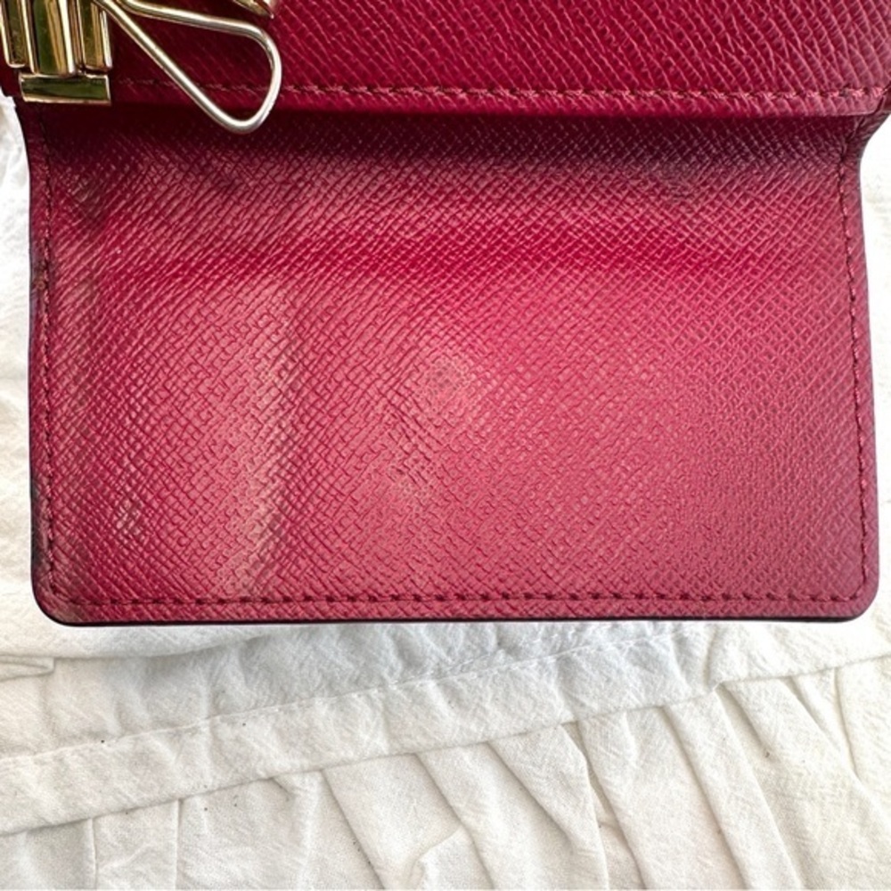 AUTHENTIC Louis Vuitton key holder. Monogram pattern. Magenta interior. - Picture 12 of 15